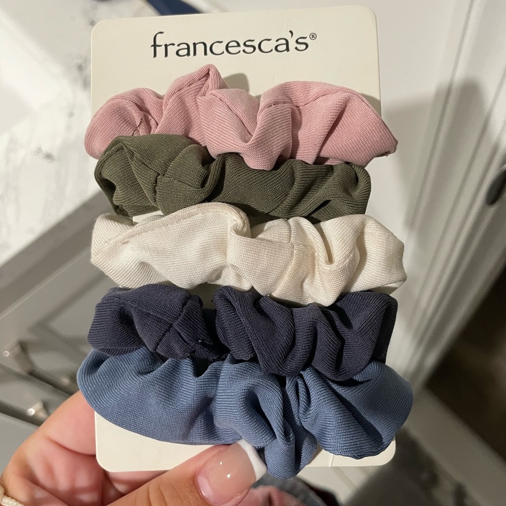 Francesca’s pack of 5 scrunchies
